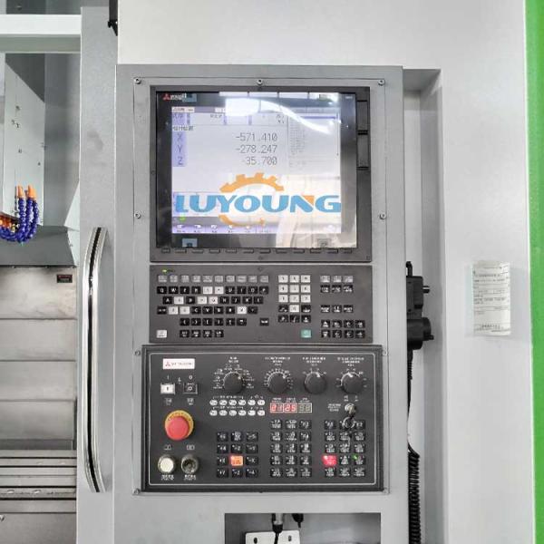Vertical CNC Milling Machine BT40 VMC 1160 and 3 Axis for Accurate and Machining Performance