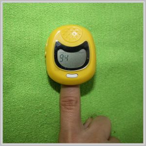 Mini Infant Fingertip Pulse Oximeter Readings Integrated With SpO2 Probe