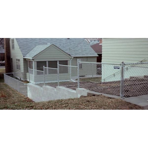 Galvanized before weaving chain link fence for residential uses.