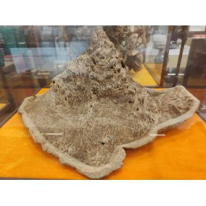 Brown Incense Chinese Agarwood Carving Exquisite Craftsmanship Medium Scent