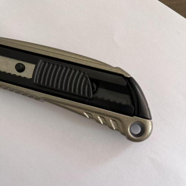 Versatile Multipurpose Knife With Aluminum SK2 Blade Package Contents 1 Utility Knife Included