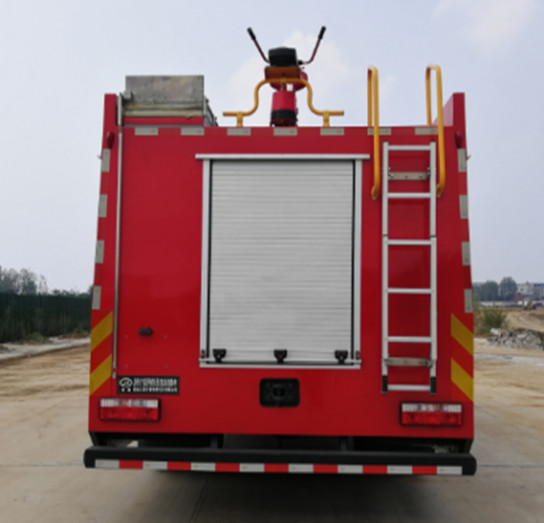 Dongfeng 8200 Liter Water Tank Fire Truck 2WD Rear Drive Diesel 6-Seater 4×2 Manual Transmission