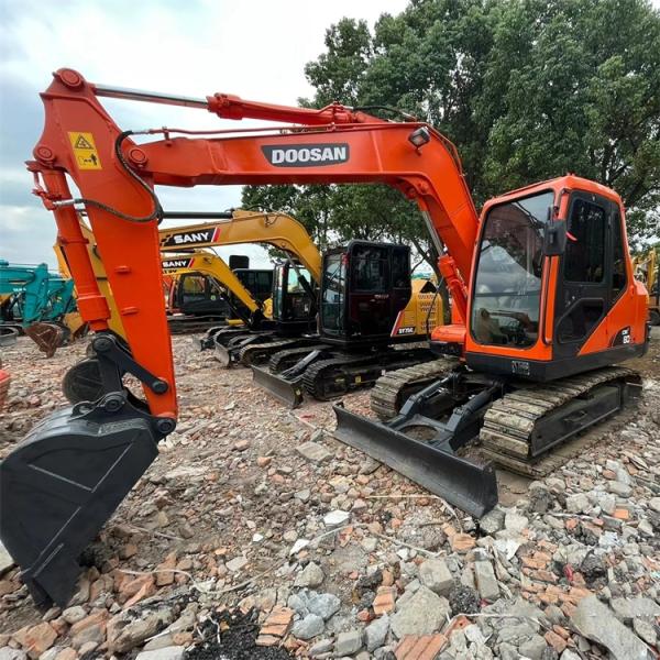 8 KG Machine Weight Used Doosan DX80 Crawler Excavator with 2001-4000 Working Hours
