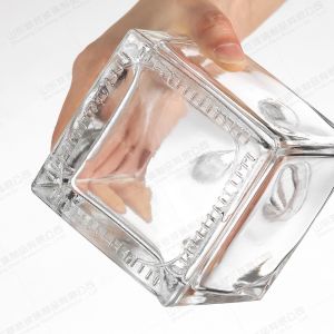 Base Material Glass Bottle for Homemade Alcohol and Beverages in Dice Square