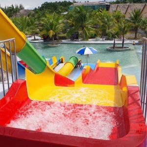 Length 28m Family Fun Water Slide Wide Water Slide Customizable