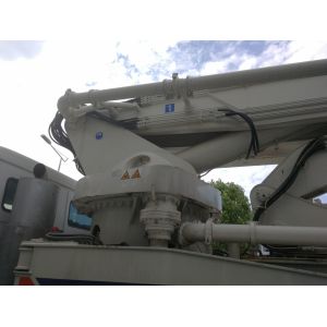 Zoomlion 52m Used Concrete Truck Pump with Semi-Dry Shotcrete Type and Benz