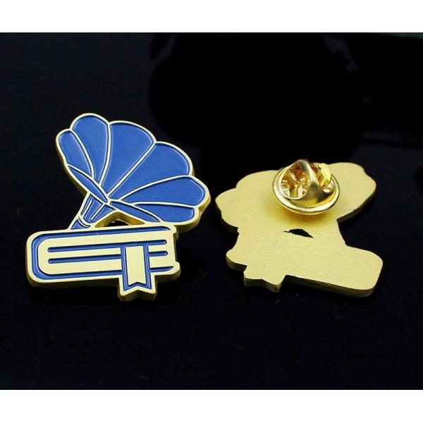 Zinc paint badges special-shaped music trumpet brooch pin school badges Yiwu gift logo
