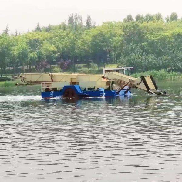 60kw Aquatic Weed Harvesting Water Hyacinth Harvester Machine Designed For Collection Depth Of 0-1m