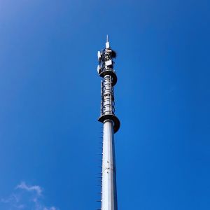 15m Q345 Hot Dip Galvanized Monopole Cell Tower With Lights