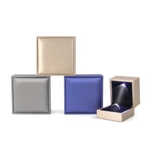 Customized Hanhong Logo LED Jewelry Box for Luxury Faux Leather Personalized