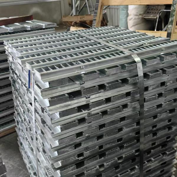 Buy Non Skid Square Steel Grating With Customizable Durability at wholesale prices