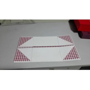 Flat pack style gift box