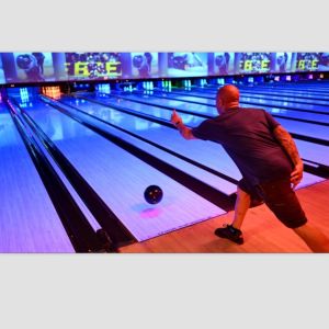 Indoor Sports Equipment Synthetic Bowling Lanes with Various Glow Patterns and