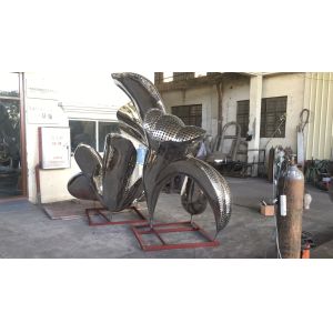 304 Polished Outdoor Metal Flower Sculptures , Stainless Steel Modern Metal