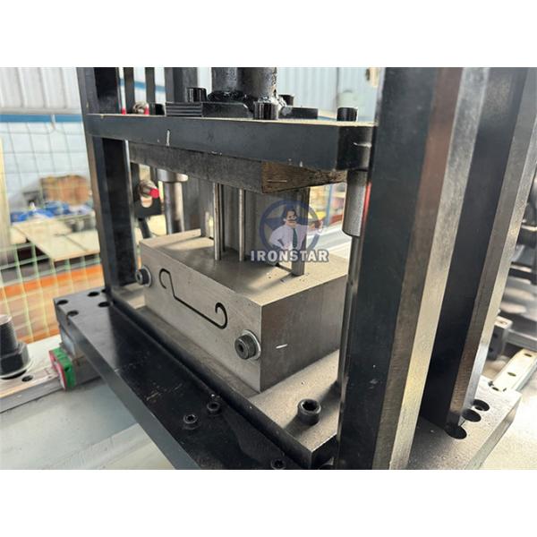 100mm sandwich rolling shutter door roll forming machine in Saudi Arabia olling shutter strip making machine