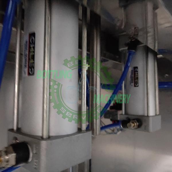 1000BPH 4 Head Semi Auto PET / Glass Bottle Carbonated Drink Filling Line
