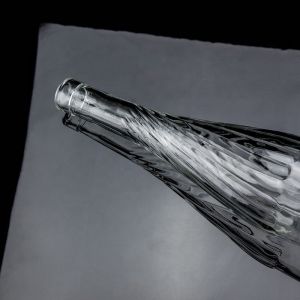 Glass Body Material 500ml 700ml Whiskey Wine Bottle with Unique Bottom Raised