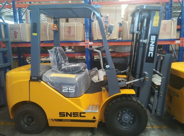 Diesel Engine 2.5t Fork Lift for Sale