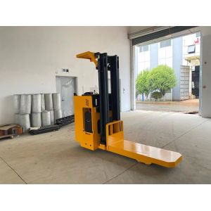 Electric Pallet Stacker Warehousing Equipment Stacking Goods Between Shelves