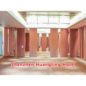 China Customizable Wooden Partition Wall with Max 42dB Sound Insulation and 304 Stainless Steel Heavy-Duty Rollers on sale