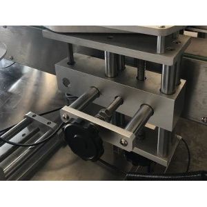 Multi Functional Sticker Labeling Machine For Bottles Cans Cartons Bags