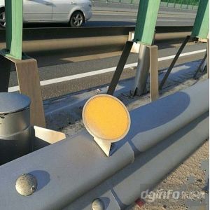 High Visible Aluminum Traffic Safety Light Marking Plastic Roadside Guardrail