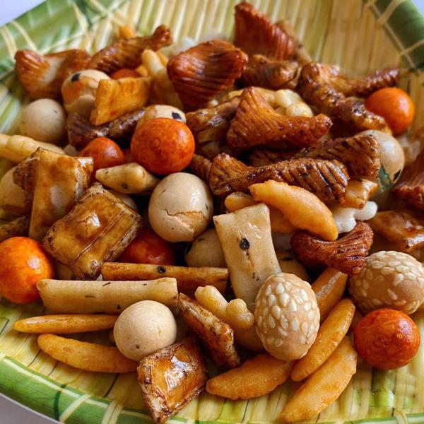 Buy High Temperature Baking Rice Cracker Snacks Mixed Peanut Custom Service at wholesale prices