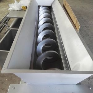 Horizontal Carbon Steel Sludge Shaftless Screw Conveyor Movable