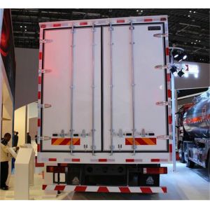 Optional Color 4x2 Cargo Box Truck , Heavy Duty Box Truck With HW76 Cab