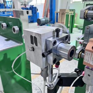 Adjustable 40mm Extruder Cross Head Wires And Cables Are Free Of Interference