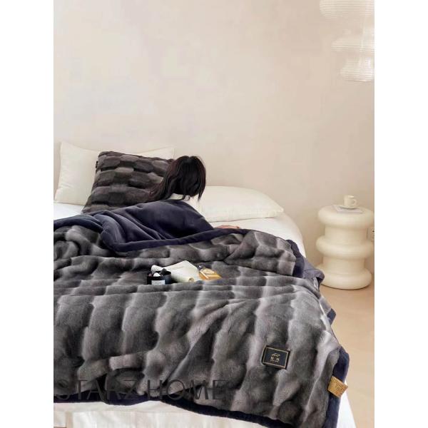 Autumn Winter Checkered 100% Polyester Warm Fabric Throw Blanket for All-Season Customized
