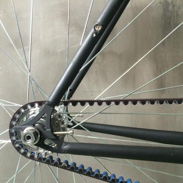 13kg Gross Weight Belt Drive Fixed Gear Bike with Hi-Ten Steel Frame and Style Design