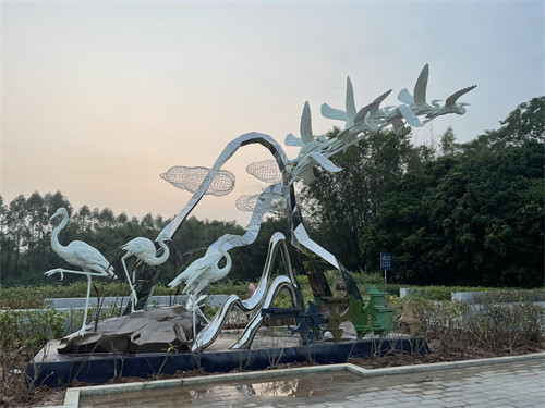 Mirror Modern Metal Art Fish Sculptures Polished For Garden Decoration