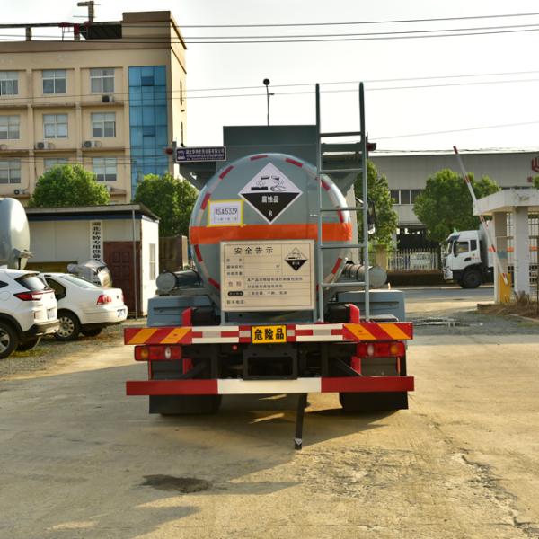 Dongfeng 8x4 23.5CBM Chemical Tanker Truck Fuel Tank Lorry With 270HP Engine