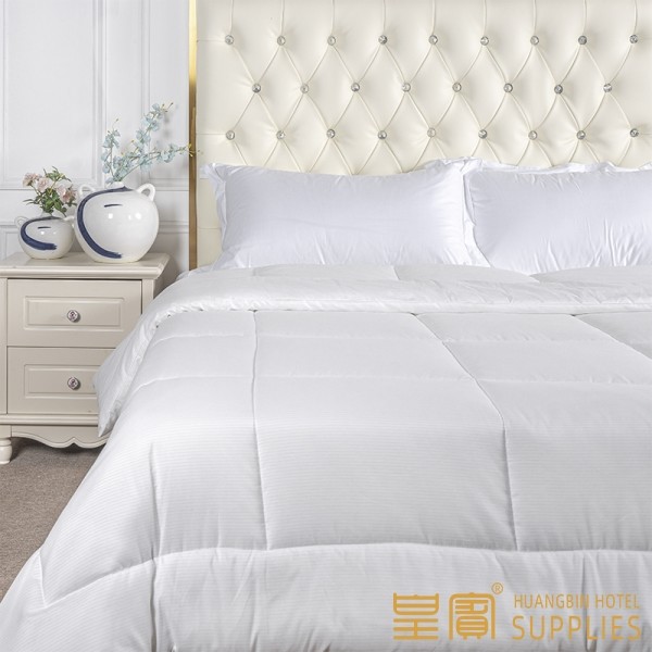 Buy Hotel White Cotton Fabric Duvet With Polyester Fiber Filling at wholesale prices