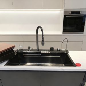 Stainless Steel Kitchen Sink 900mm×550mm with Integrated Faucet