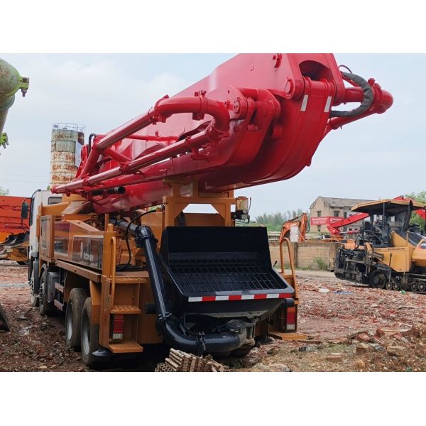 High-End Refurbished Putzmeister 42m Concrete Pump Truck Stock for Sale