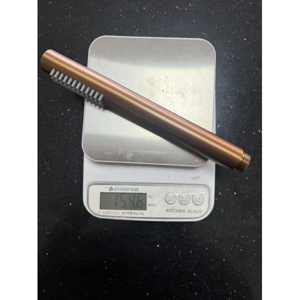 Cylinder-shaped handheld showerhead shower: Spray with a showerhead hose