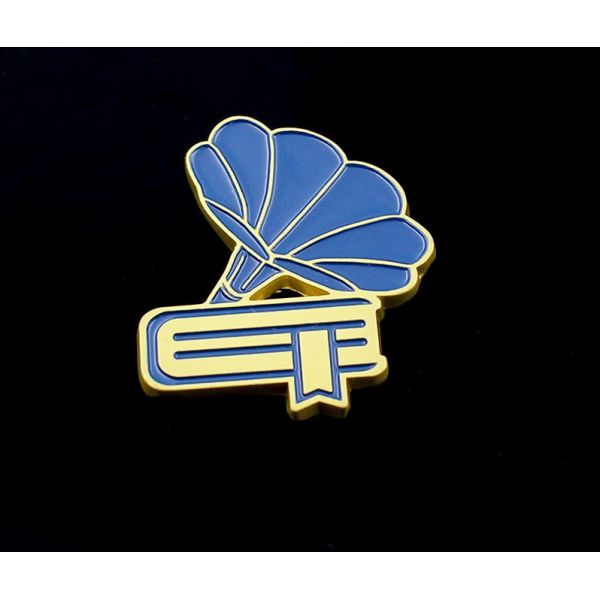 Zinc paint badges special-shaped music trumpet brooch pin school badges Yiwu gift logo