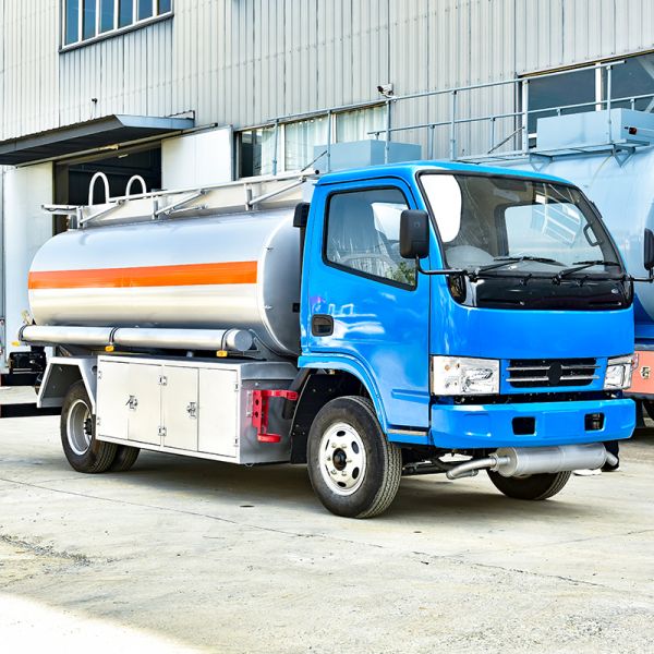 Durable Right Hand Drive Fuel Oil Tanker Truck With 4 6L Engine Capacity