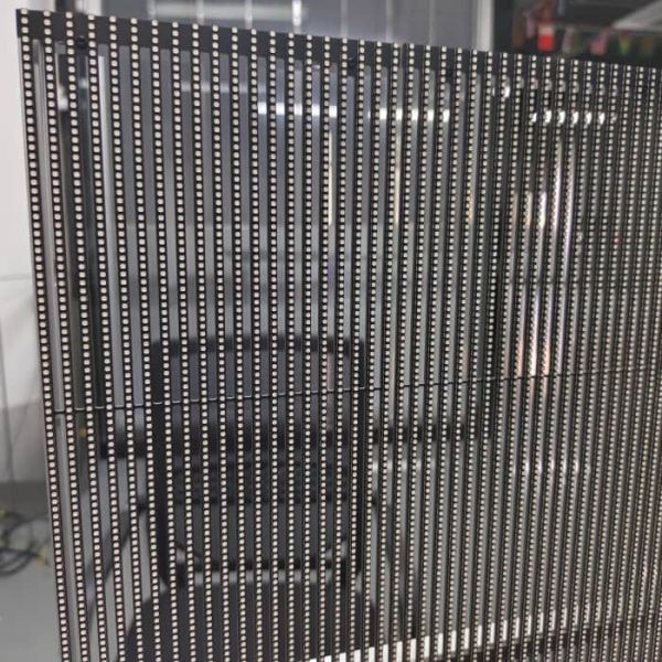 2500cd Brightness 70% Transparency 1000*1000mm Indoor Grille Screen Rental P3.9 Pantalla Led Grille Screen