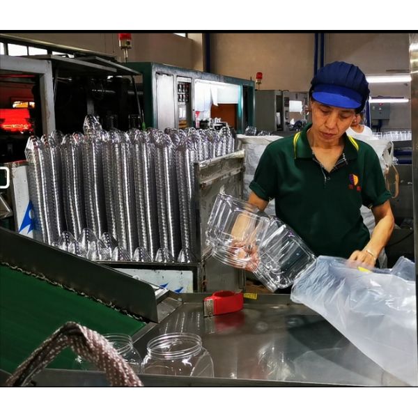 270ml 1360ml Clear Plastic Screw Cap Jars For Food Storage