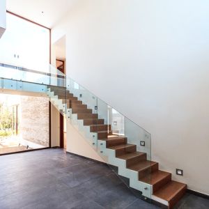 Customizable Standoff Glass Railing System with 8-12mm Tempered Glass and 0.8m-1.2m Height