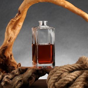 Clear Square Shape Glass Spray Bottle 500ml 700ml 750ml for Liquor Distribution