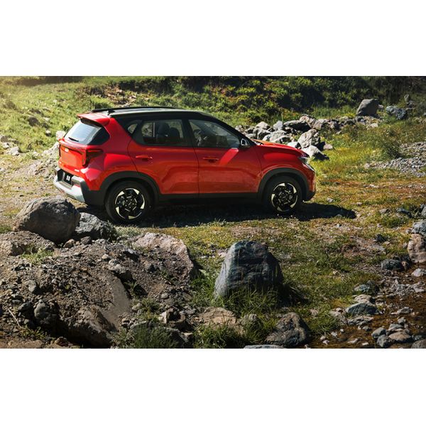 Euro VI Emission Standard Sonet Car Manufactured Small SUV with 5 Seats and Automatic Gear Box