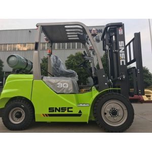 500mm Load Center LPG Gas Lift Truck with Nissan Engine and Adjustable Cab