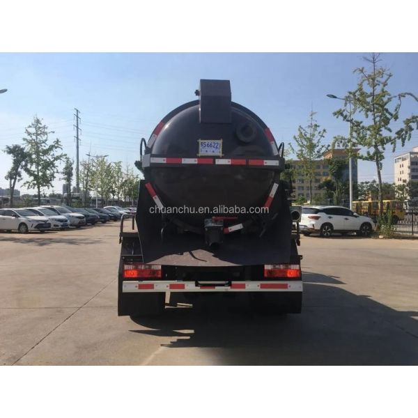 Dongfeng 4X2 Small Waste Water Tank Sewage Suction Truck