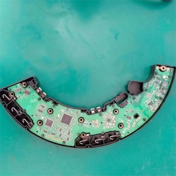 Low power multi-channel pulse plastic hot riveting controller