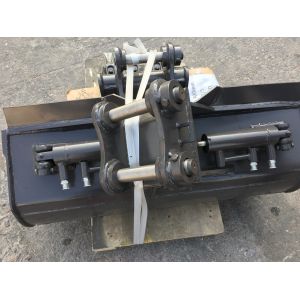 EXCAVATOR TILT BUCKET WITH BOLT-ON CUTTING EDGE