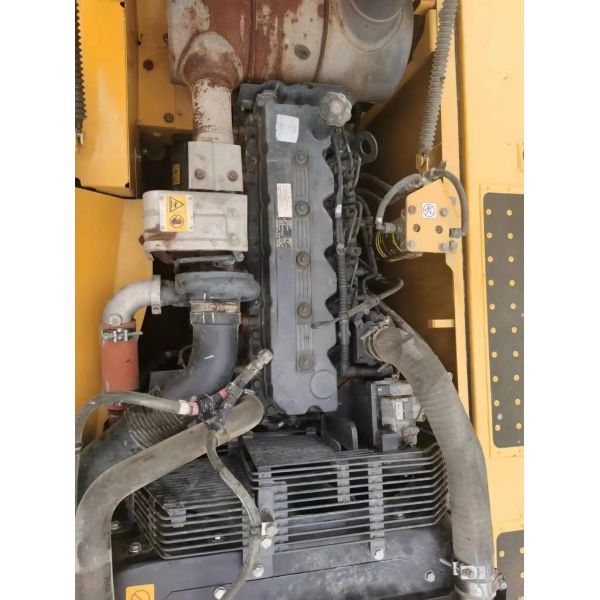 Used Komatsu PC210-8MO Crawler Excavator 21 Tons 2001-4000 Working Hours Japan